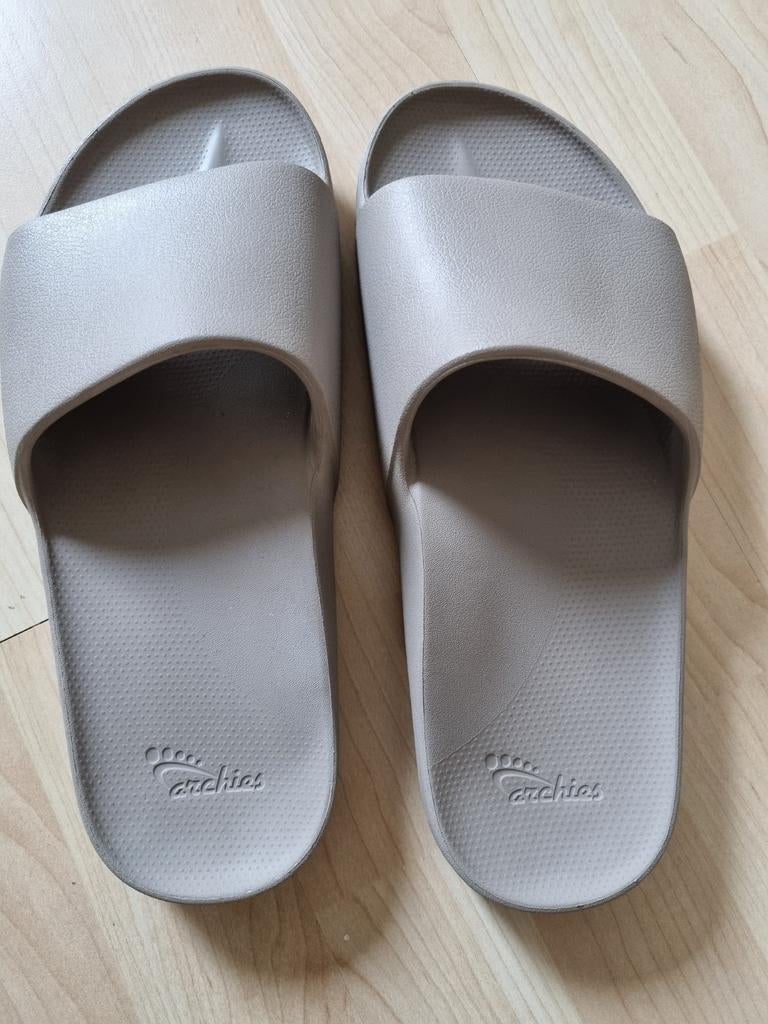 Archies Slippers - Maat 43.5-44 - Zo goed als nieuw, Kleding | Dames, Schoenen, Beige, Zo goed als nieuw, Archies, Ophalen