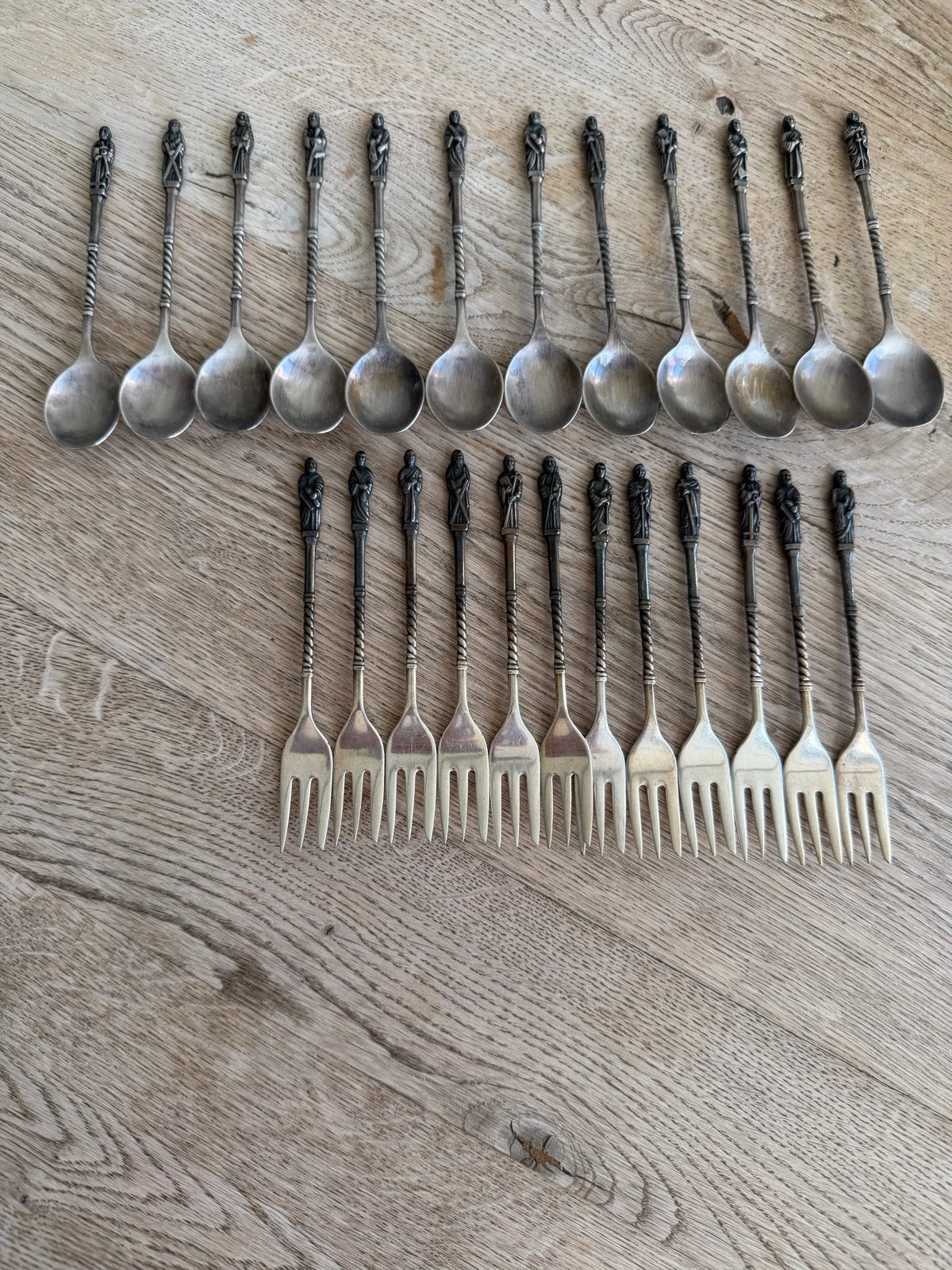 Set van 12 zilverkleurige theelepels en gebaksvorkjes, Ophalen