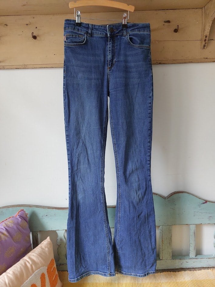 Fabienne Chapot flared jeans W26/L34 – Blauw met roze hartje, Kleding | Dames, Blauw, Ophalen of Verzenden, Zo goed als nieuw