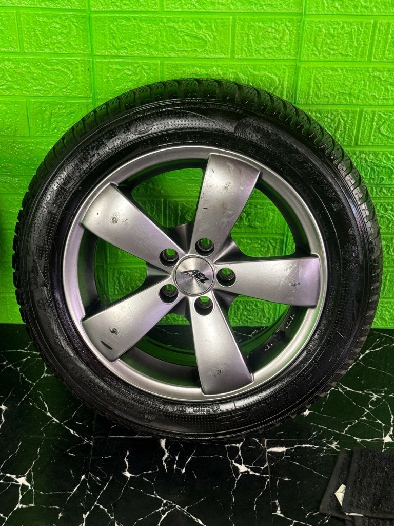 4x velgen + 2x banden voor Polo Ibiza A1 15" 5x100 winterset, Niet ingevuld, Gebruikt, 15 inch, Banden en Velgen