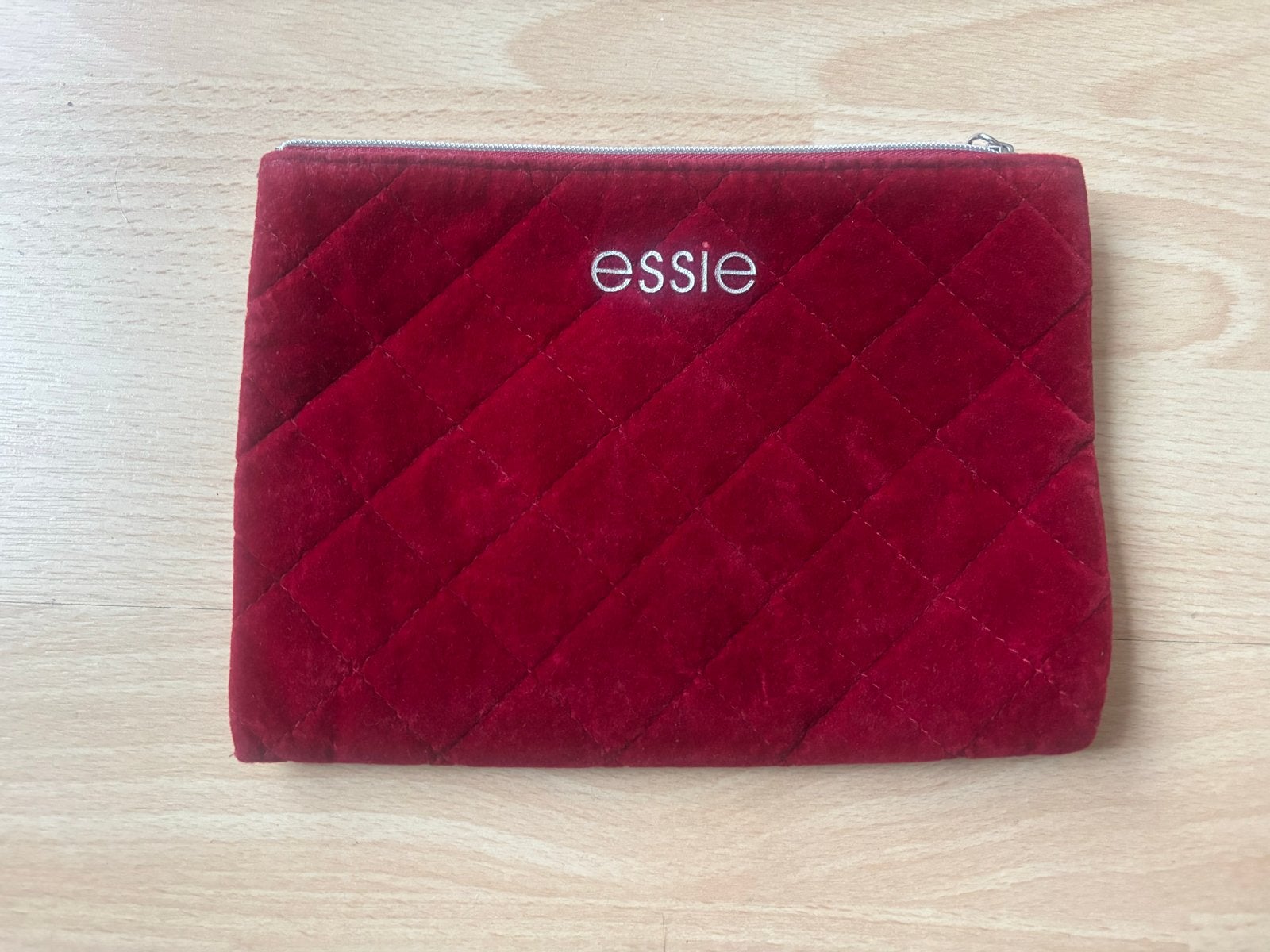 ESSIE  make-up tasje. Fluweel. Rood, Ophalen of Verzenden, Gebruikt, Rood, Softcase
