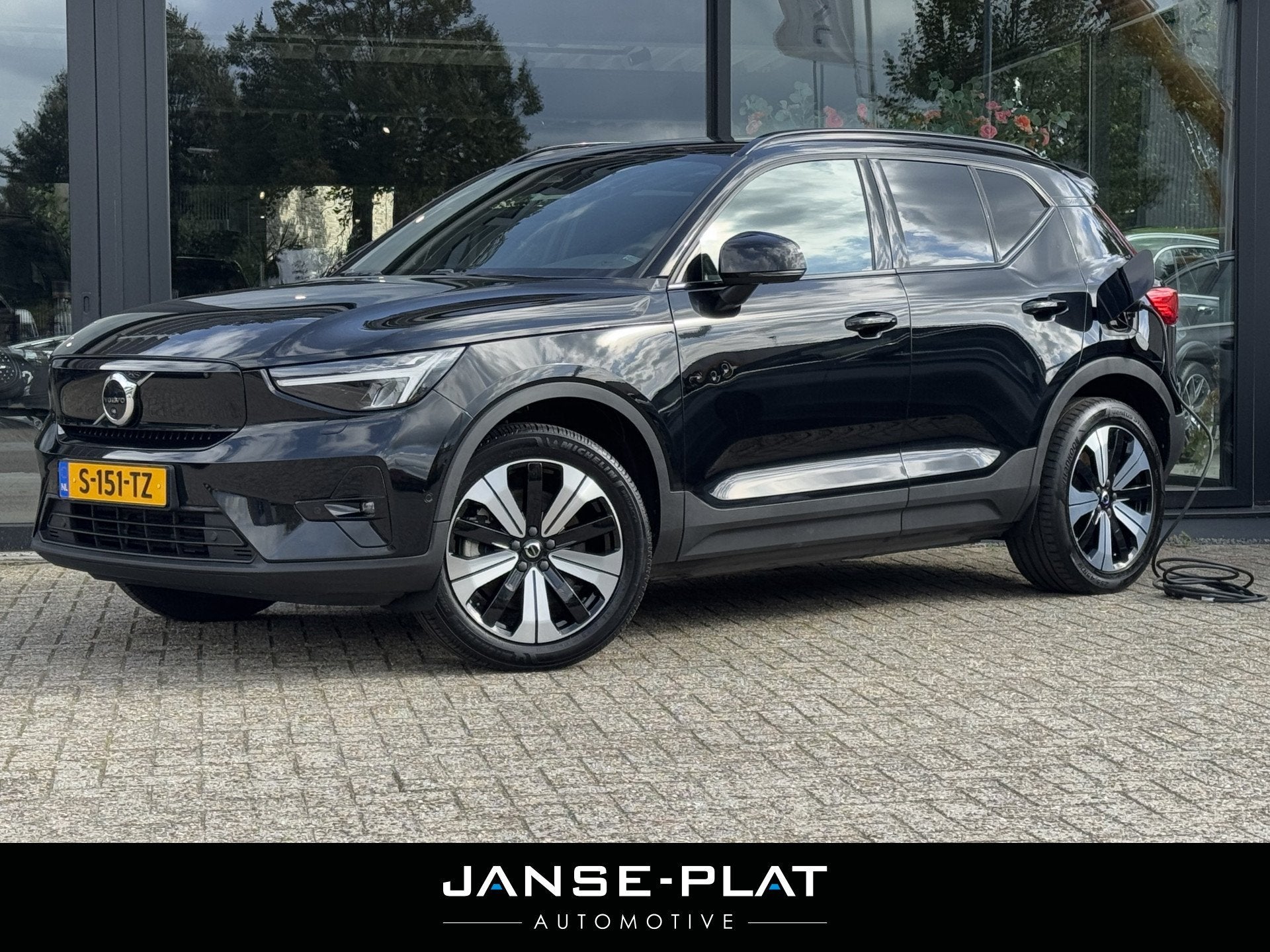 Volvo XC40 Recharge Ultimate 70 kWh SoH 92% Pano | 360 Cam |, 238 pk, Stof, Zwart, 24 min