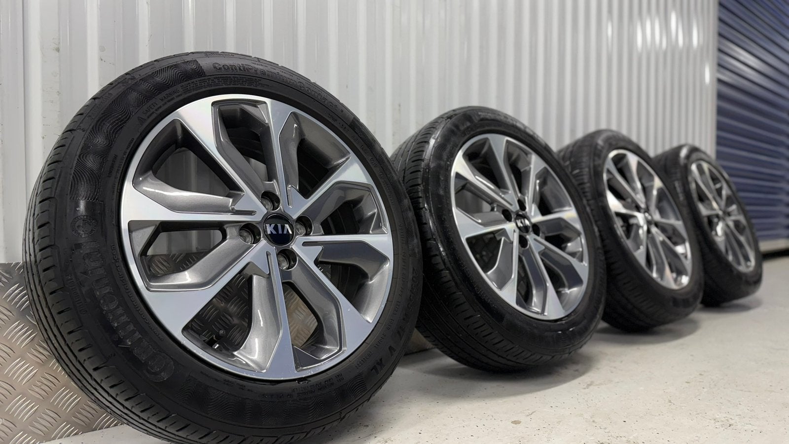 Kia Stonic 4x100 17 Inch Velgen Zomerbanden, Gebruikt, Banden en Velgen, 17 inch, Personenwagen