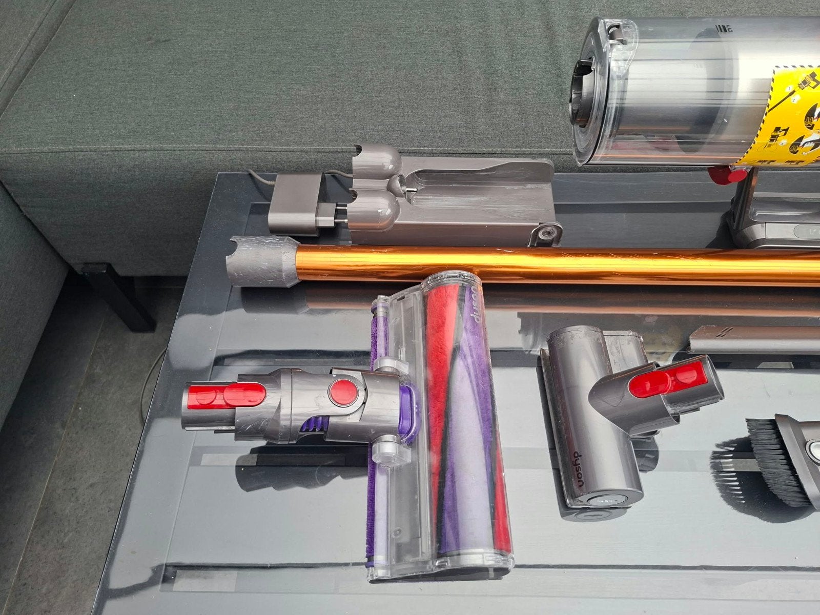 Foto 4 van Dyson Cyclone V10 Absolute Steelstofzuiger 
In Zeer Goede St