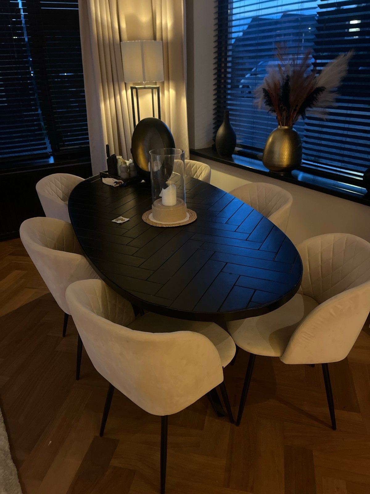 Elegante ovale eettafel met visgraatmotief en 6 stoelen, 100 tot 150 cm, Ophalen of Verzenden, Zo goed als nieuw, Vijf personen of meer