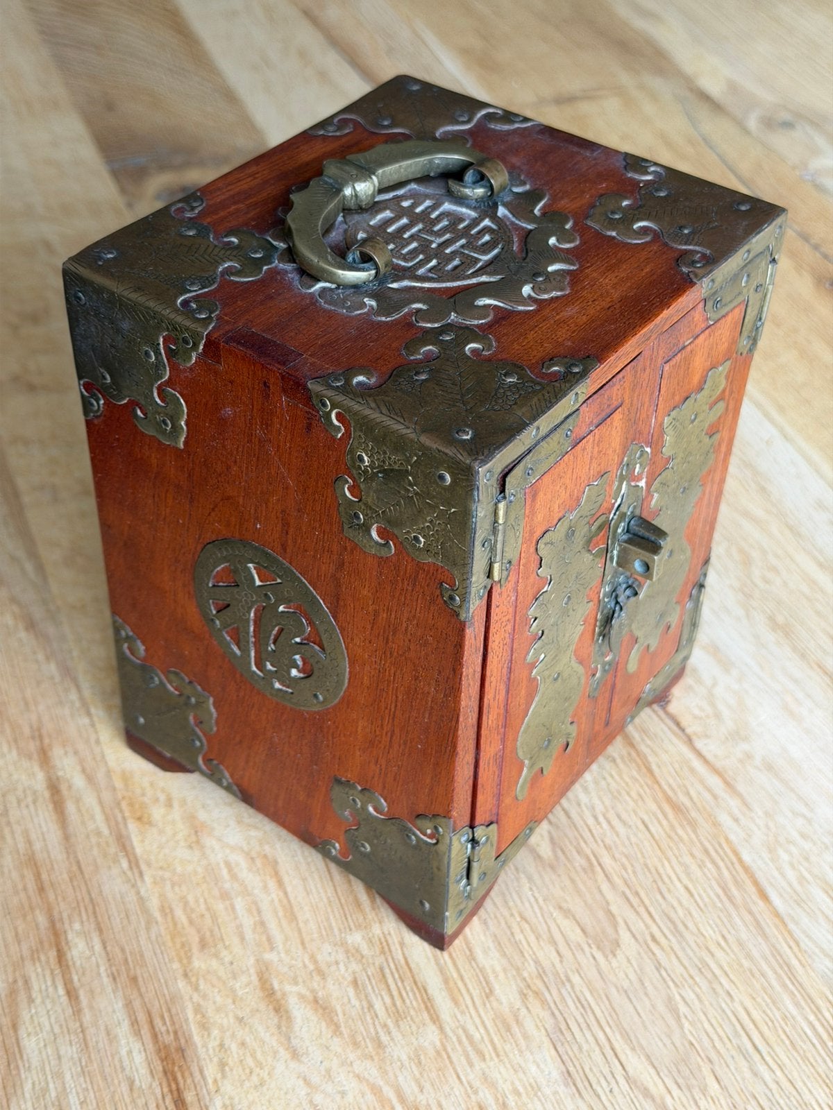 Antiek chinees mini kastje, Antiek en Kunst, Ophalen of Verzenden