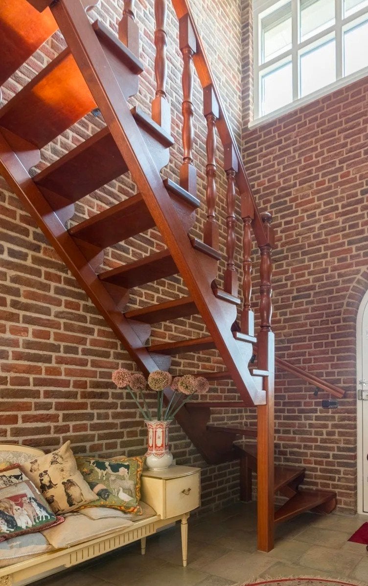 Hardhouten trap met balustrade en armleuning, 2,83m hoog, Doe-het-zelf en Verbouw, Ladders en Trappen, Ophalen, Gebruikt, Trap