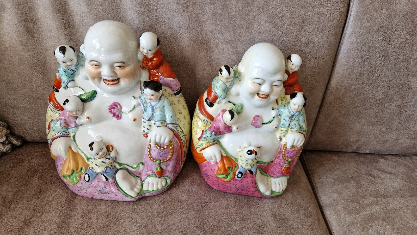 Set van 2 lachende Boeddha's met zotjes- Steen/keramiek, Gebruikt, Steen/keramiek, Ophalen of Verzenden, Meerkleurig