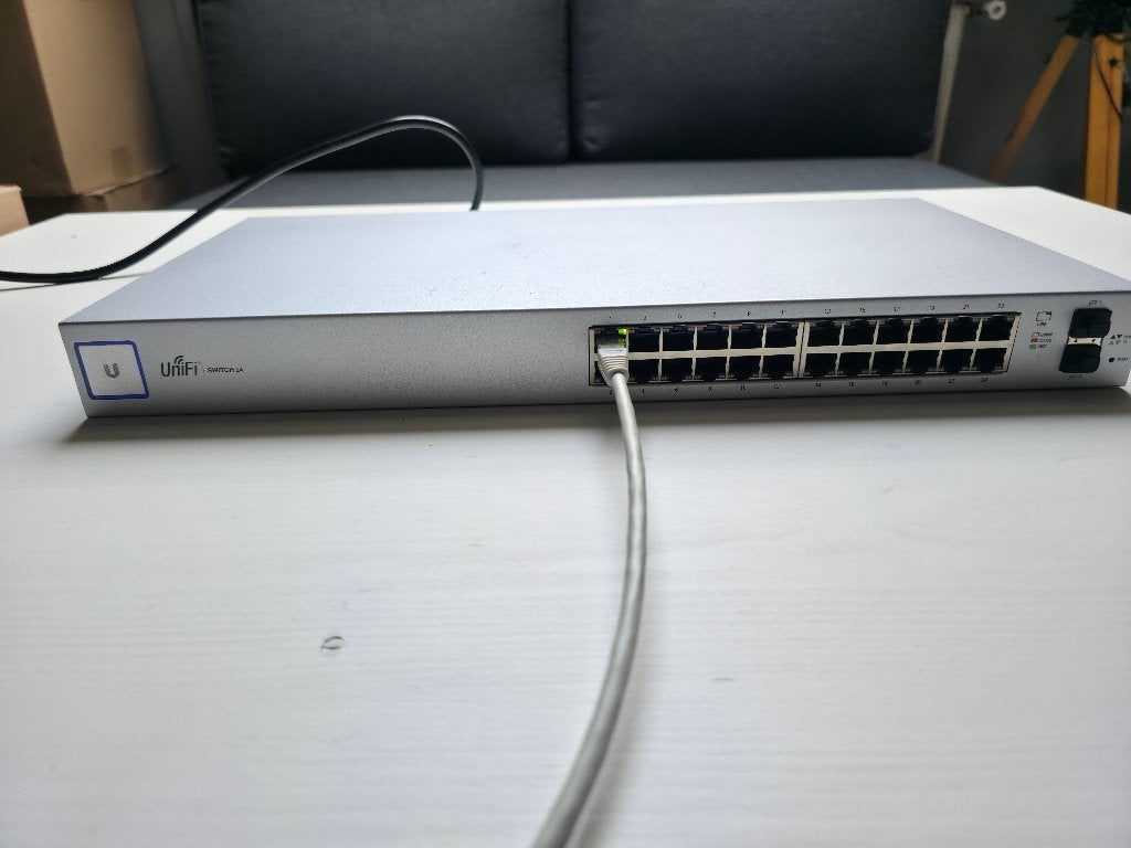 Ubiquiti UniFi Switch 24 (US-24) Gigabit Managed Switch, Ophalen of Verzenden, Gebruikt