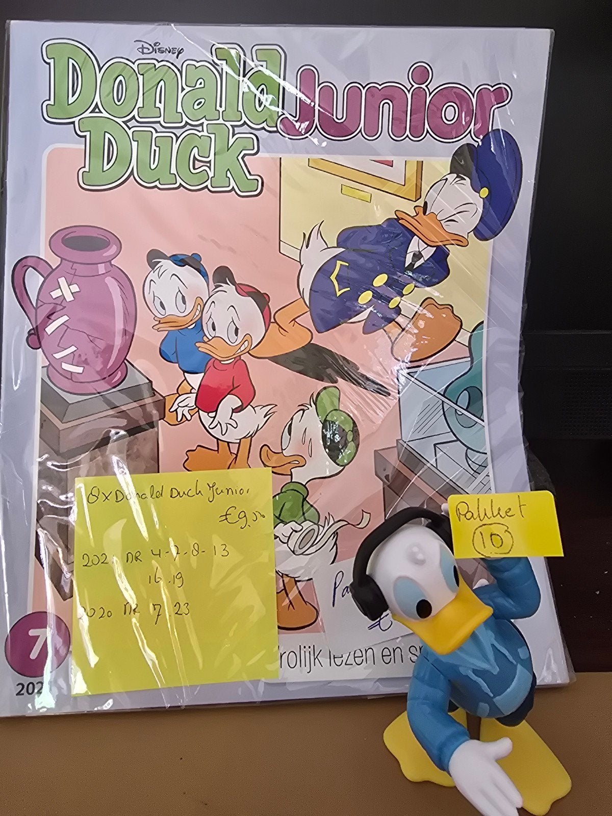 Donald Duck Junior stripboeken + Donald Duck figuur, Meerdere stripboeken, Ophalen of Verzenden, Gelezen, Walt Disney