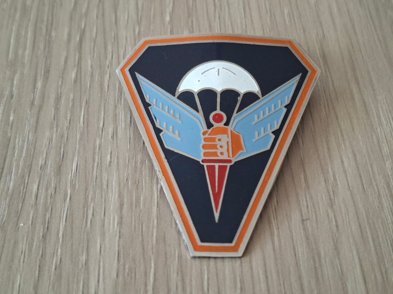 Embleem metaal parachutist, Verzenden, Landmacht, Nederland, Embleem of Badge