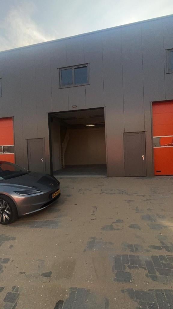 Te Huur Bedrijfsruimte  Lelystad – 100 m² | 2 Etages, Zakelijke goederen, Bedrijfs Onroerend goed, 100 m², Huur, Bedrijfsruimte