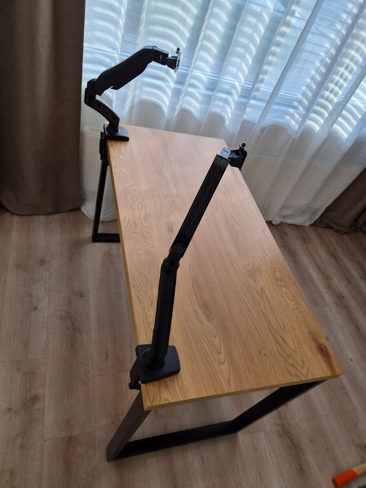 Eiken bureau 120cm x 60 cm diep incl. 2 gasveer beugels, Huis en Inrichting, Bureaus, Ophalen, 120 cm, Zo goed als nieuw, Met monitorsteun