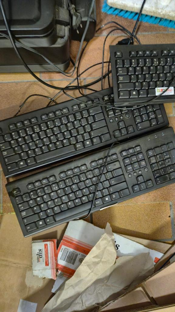 Toetsenborden- Gebruikt, Computers en Software, Toetsenborden, Gebruikt, Onbekend, Ophalen of Verzenden, Qwerty