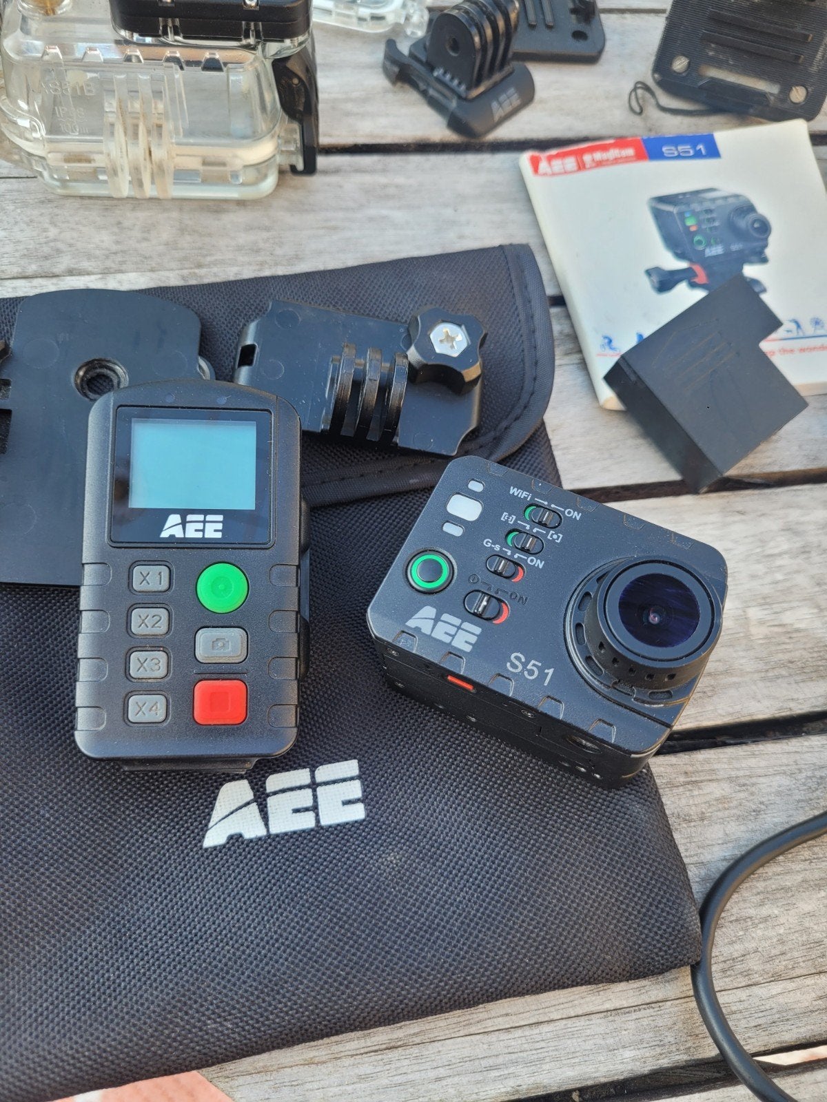 AEE S51 Action Camera met accessoires en afstandsbediening, Ophalen