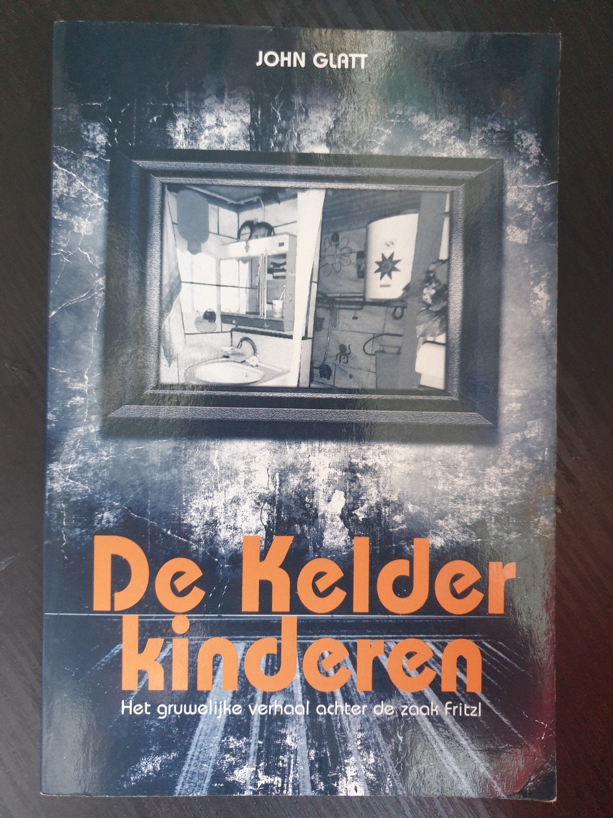 De Kelderkinderen  Het gruwelijke verhaal achter de zaak Fri, Ophalen of Verzenden, Gelezen, John Glatt