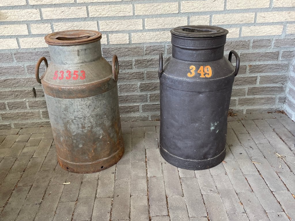 Set van 2 Antieke Melkbussen - Decoratief en Rustiek, Ophalen