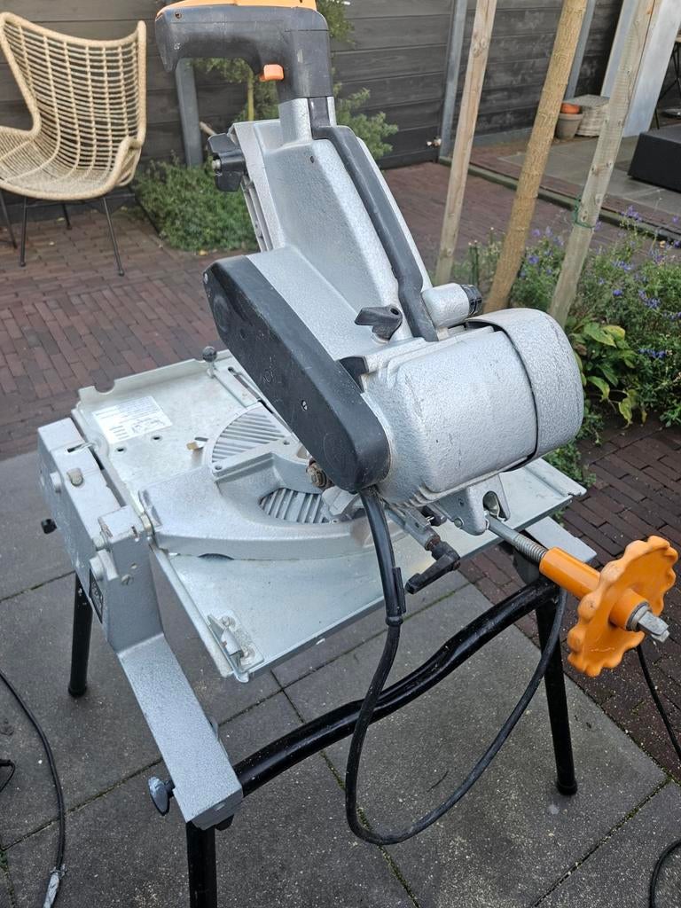 Zaagtafel en afkortzaag in een., Doe-het-zelf en Verbouw, Gereedschap | Zaagmachines, Verzenden, 1200 watt of meer, Afkortzaag