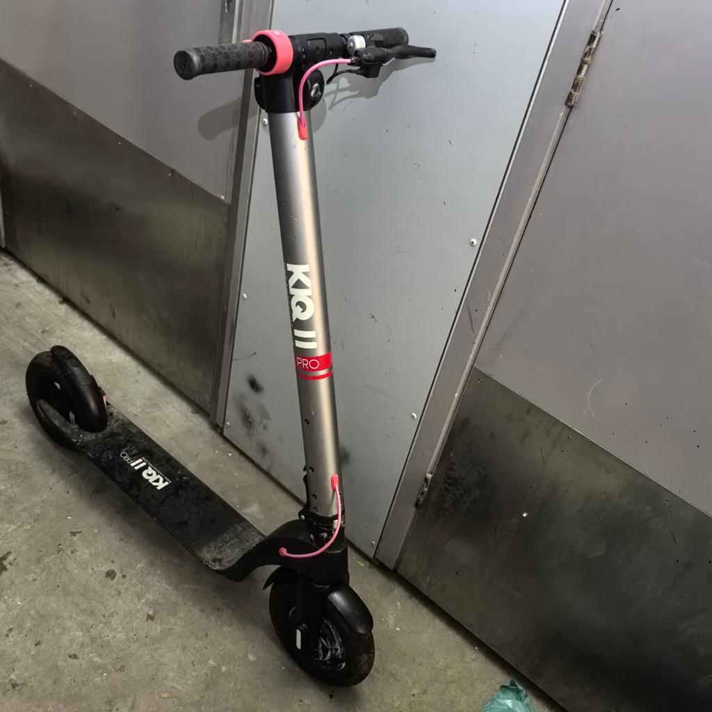 KIQ 2 Pro

Step battery defect, Fietsen en Brommers, Steps, Ophalen of Verzenden, Elektrische step (E-scooter)