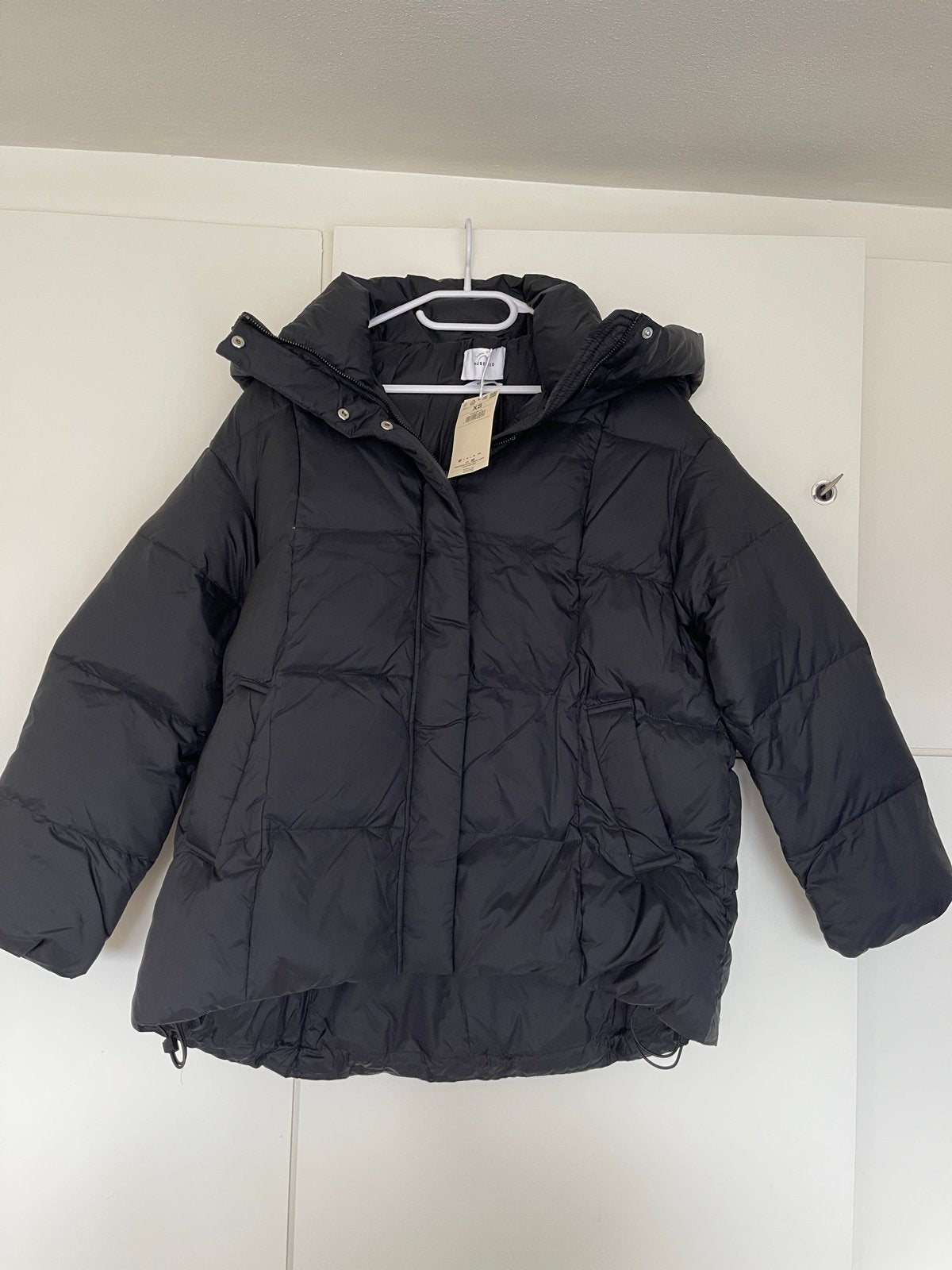Zwarte gewatteerde jas met capuchon - Reserved, Ophalen of Verzenden, Nieuw, Maat 34 (XS) of kleiner, Zwart