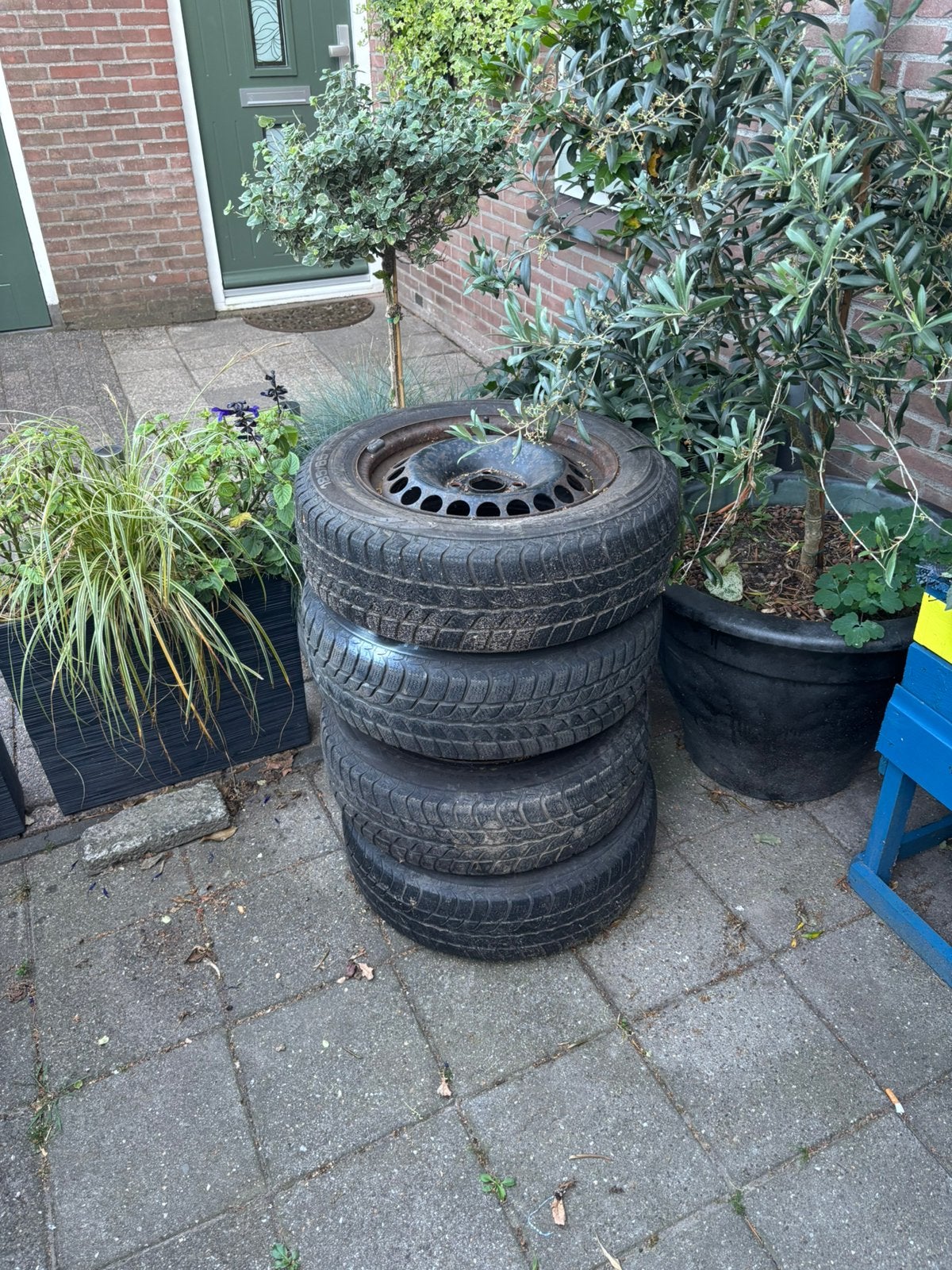 Stalenvelgen met winterbanden, Ophalen, Zo goed als nieuw
