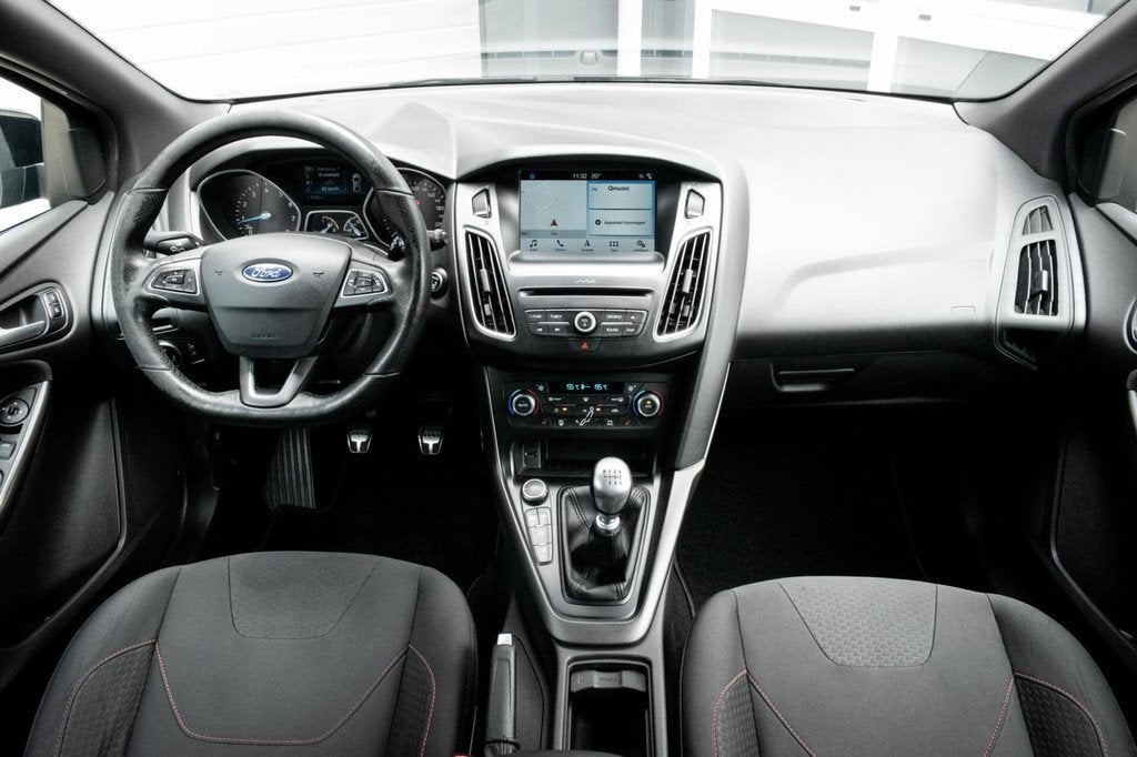 Ford Focus Wagon 1.0 ST-Line|NW. DISTR. RIEM|STOEL-STUUR VER, Auto's, Ford, 125 pk, Gebruikt, Zwart, Handgeschakeld