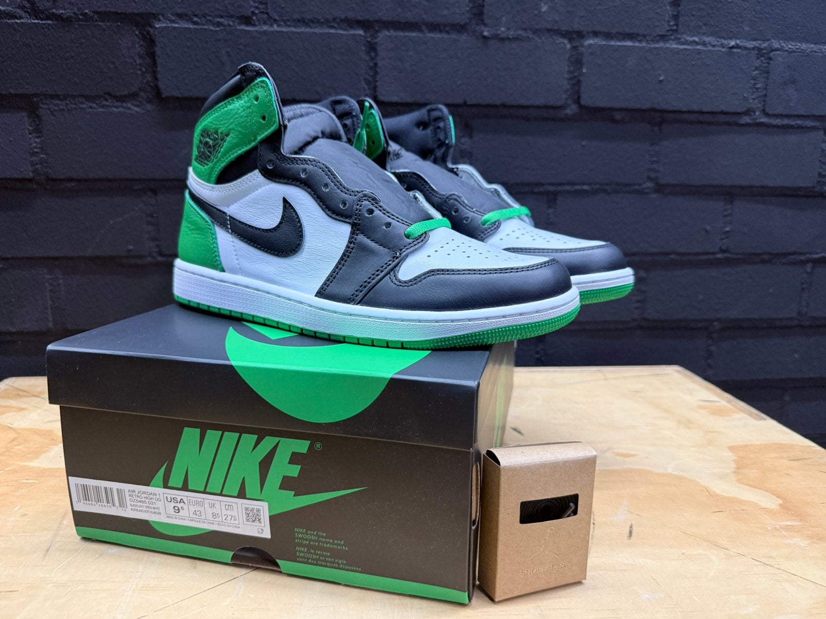 Air Jordan 1 High Retro OG Lucky Green 43, Overige kleuren, Nieuw, Ophalen of Verzenden, Sneakers of Gympen