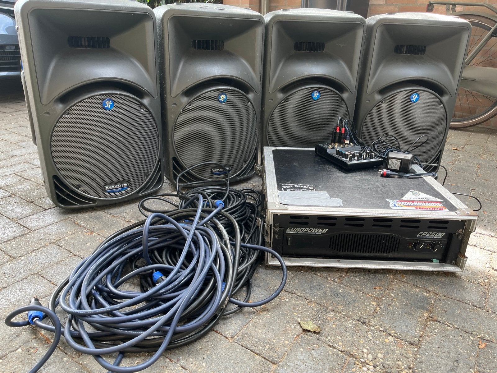 Complete PA-set: 4 luidsprekers, versterker, mixer, kabels, Ophalen, Gebruikt, 1000 watt of meer, P.A.
