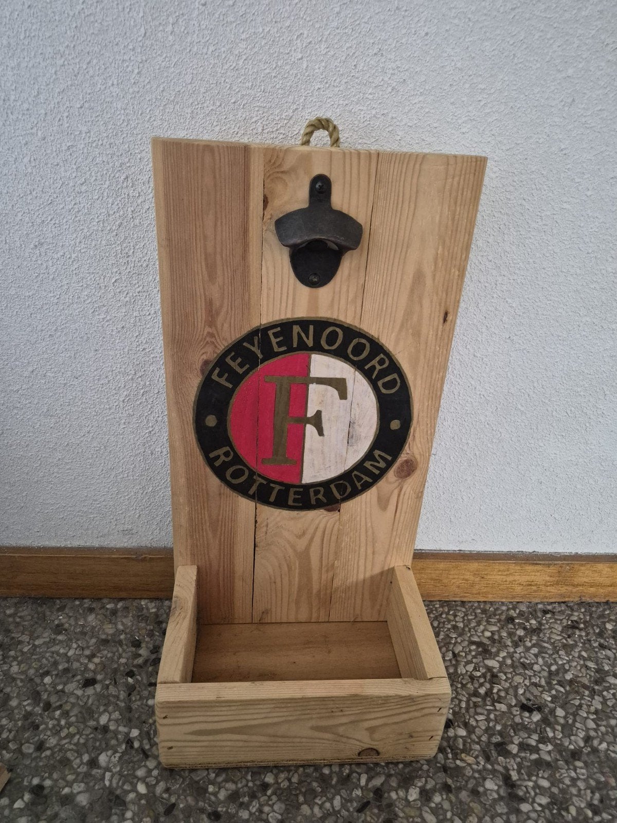 Feyenoord Bieropener met Flesdopvanger - Hout, Ophalen, Hout, Meerkleurig, Overige stijlen