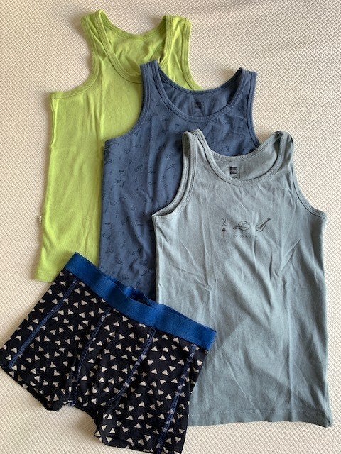 3 onder hemdjes 2 x Hema + 1 boxershort maat 128 (Y385), Nacht- of Onderkleding, Gebruikt, Ophalen of Verzenden, Hema
