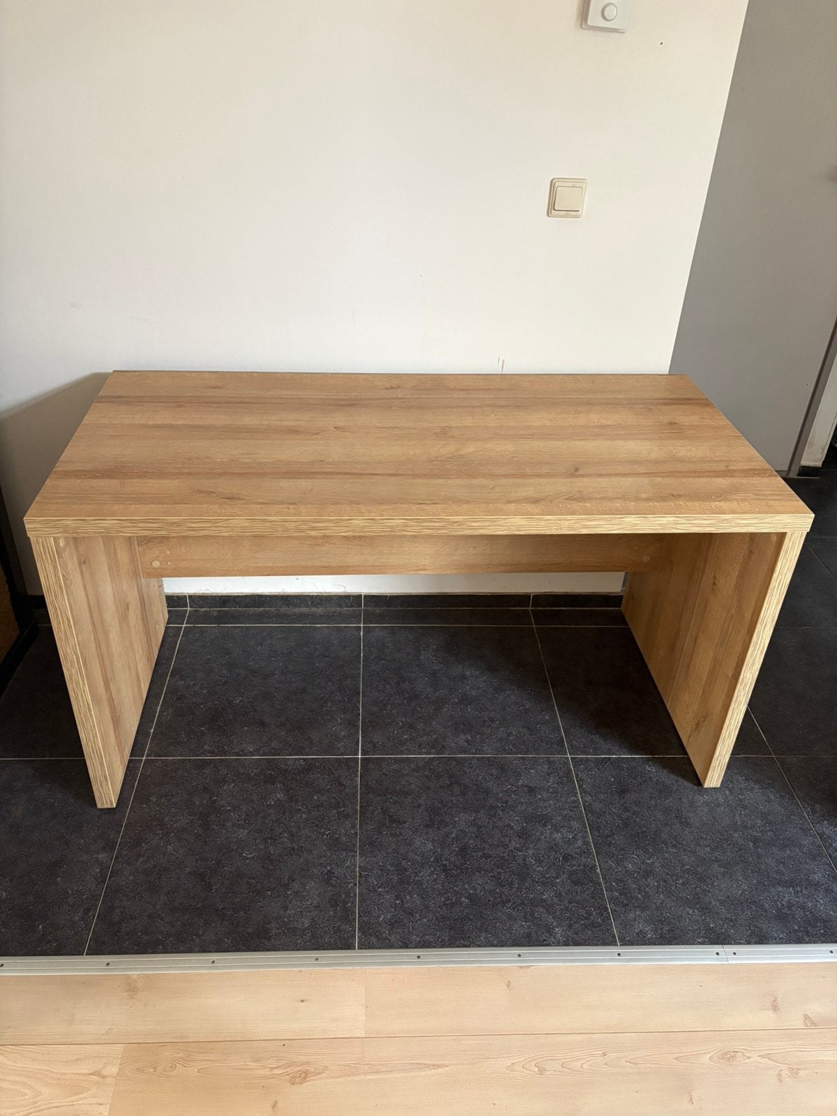 Bureau van Leenbakker, Huis en Inrichting, Ophalen, Zo goed als nieuw, Overige merken, Computerbureau