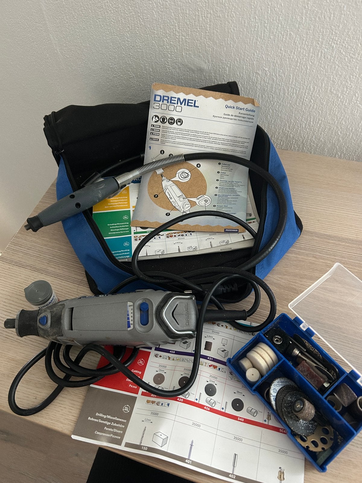 Dremel 3000 met 2 hulpstukken en 20 accessoires, Doe-het-zelf en Verbouw, Gereedschap | Handgereedschap, Gebruikt, Multitool, Overige merken