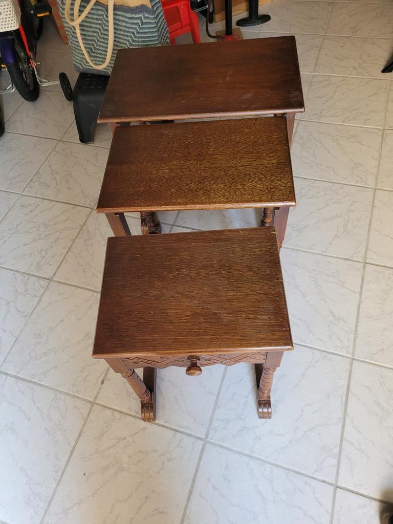 Set van 3  eiken bijzettafels met lade, Ophalen, Minder dan 55 cm, Gebruikt, Klassiek, Rustiek, Vintage