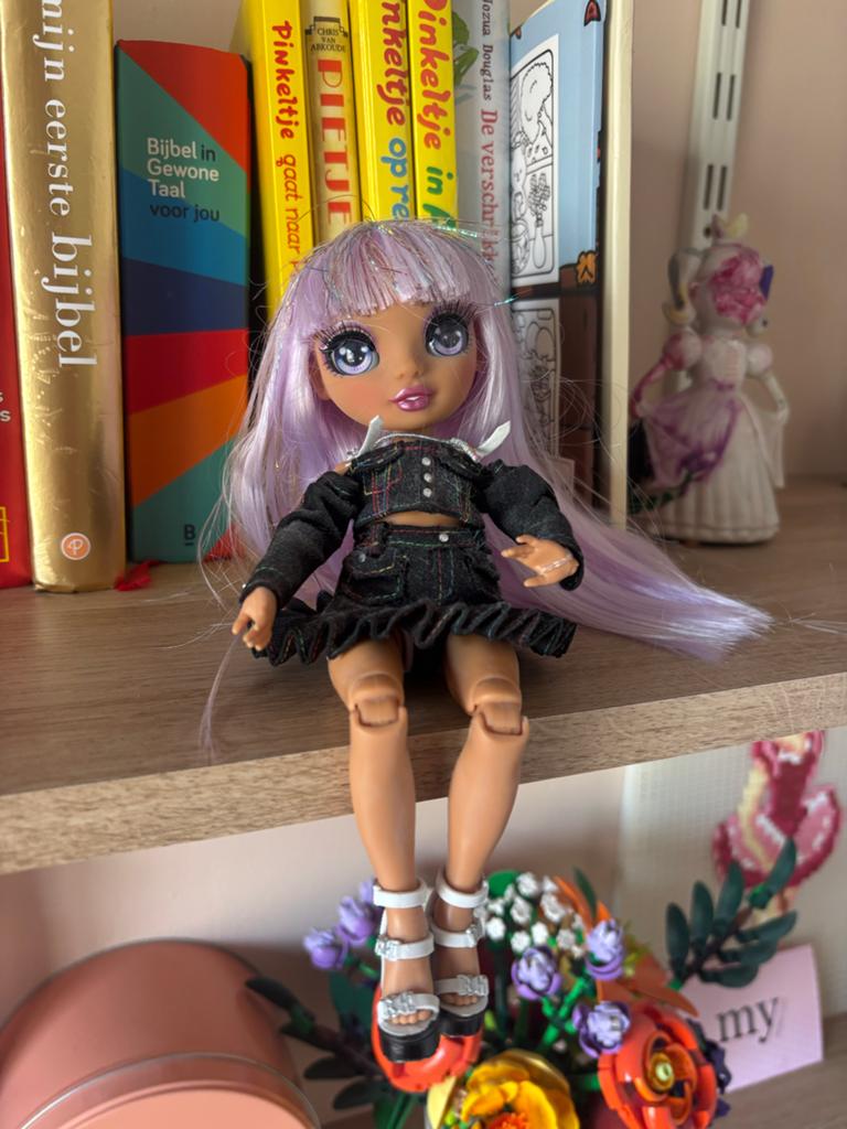 Rainbow High pop met paars haar en outfit, Ophalen, Zo goed als nieuw, Overige typen