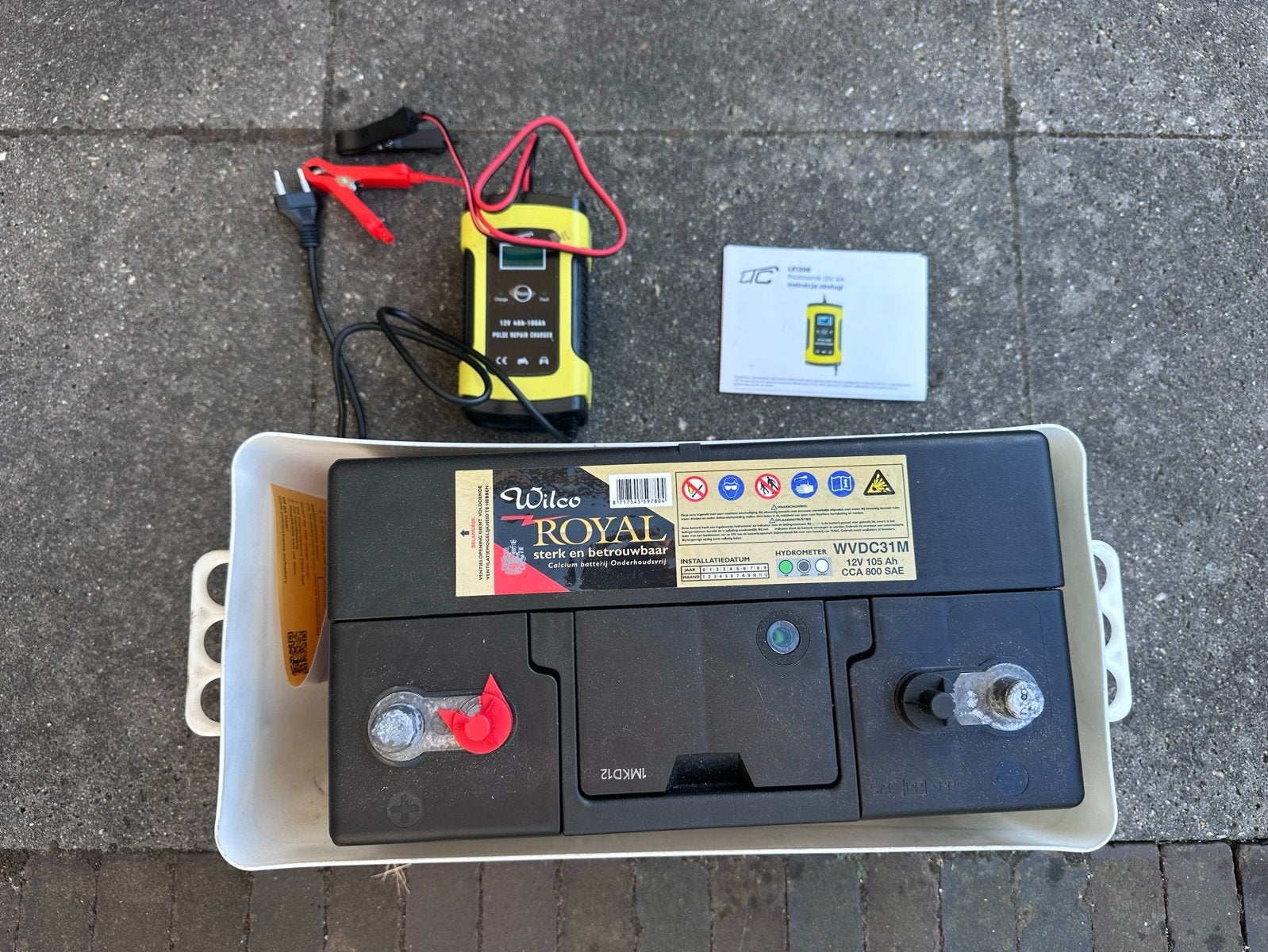 Wilco Royal 12V 105Ah accu met acculader, Ophalen of Verzenden, Gebruikt, Universele onderdelen