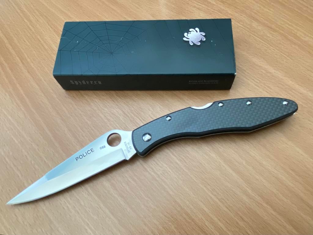 Zakmes Spyderco Police Plain Carbon genummerd, Verzenden, Mes of Dolk