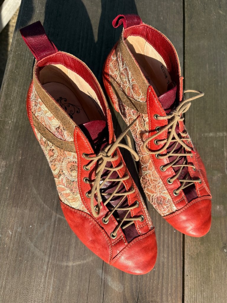 Think enkellaarsje Guad 2, Kleding | Dames, Think!, Ophalen of Verzenden, Zo goed als nieuw, Rood