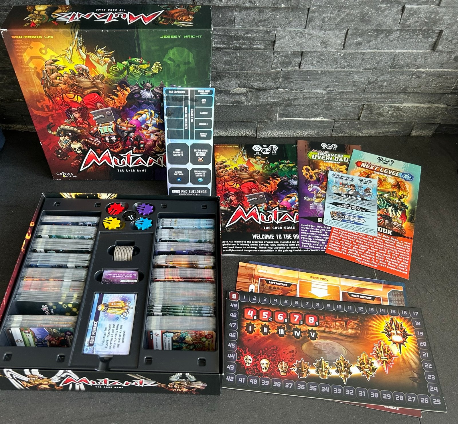 Mutants: The Card Game + 3 uitbreidingen, Een of twee spelers, Ophalen of Verzenden, Zo goed als nieuw