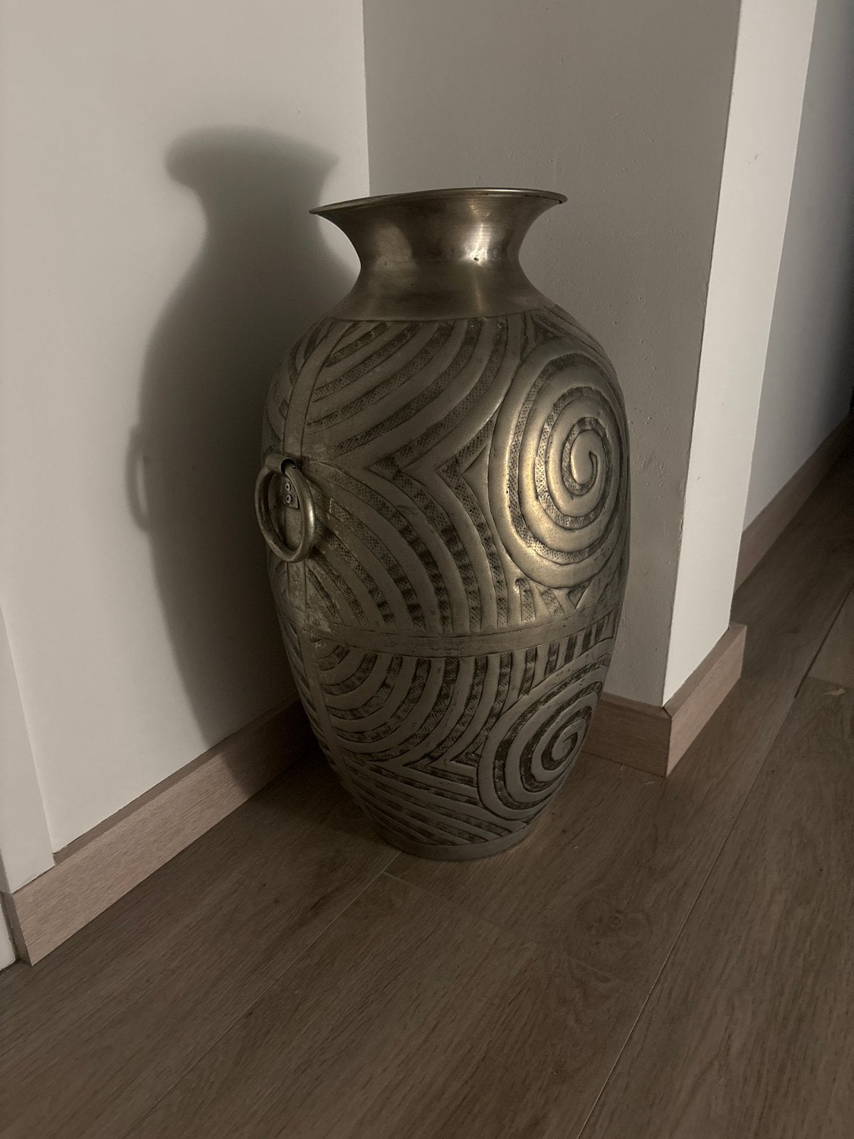 Decoratieve vaas met etnische patronen, Gebruikt, Met patroon/structuur, Ophalen of Verzenden, Metaal
