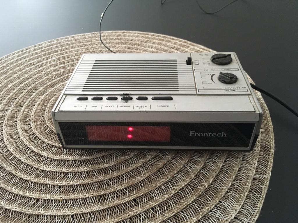 Vintage Frontech C-68 AM/FM Klokradio, Ophalen of Verzenden, Gebruikt, Radio