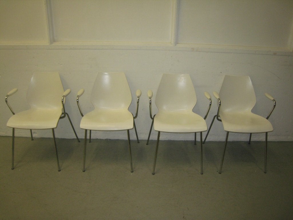 4 Kartell Maui armstoelen, ontwerp Vico Magistretti, Huis en Inrichting, Niet ingevuld, Gebruikt, Niet ingevuld, Niet ingevuld