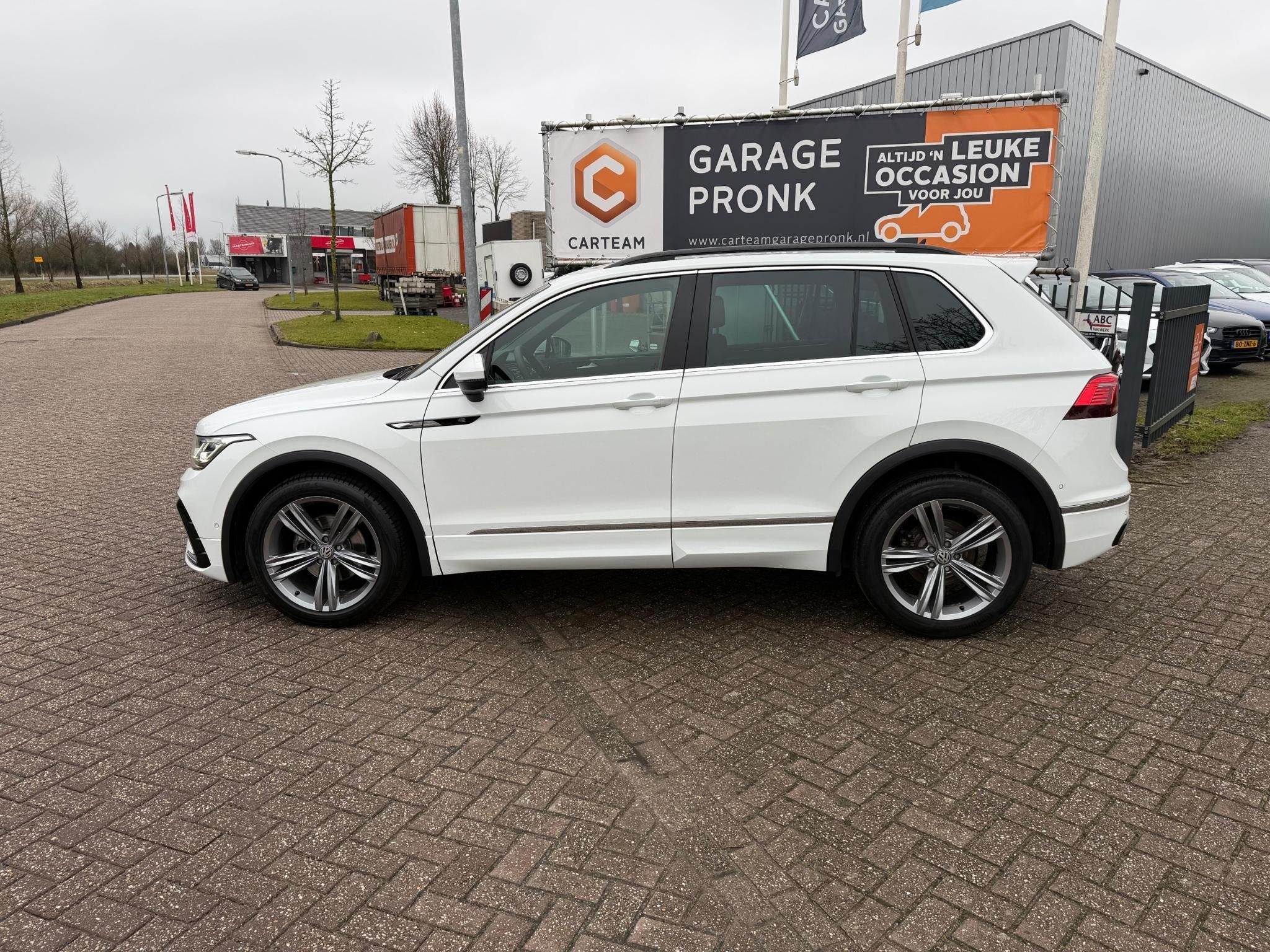 Volkswagen Tiguan 1.5 TSI 2X R-Line BOVAG GARANTIE CARPLAY/N, Auto's, Stof, Euro 6, 4 cilinders, Automatische klimaatregeling