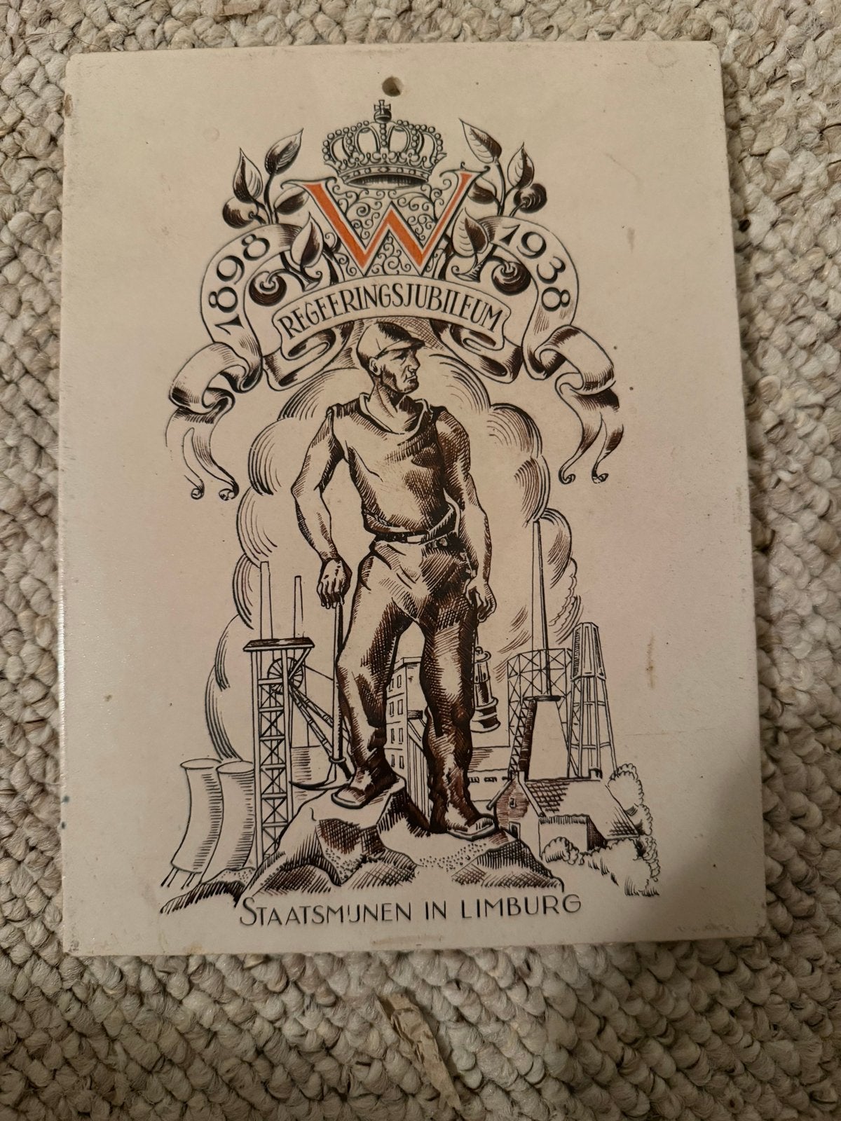 Tegel Regeringsjubileum 1898-1938 Staatsmijnen in Limburg, Antiek en Kunst, Ophalen