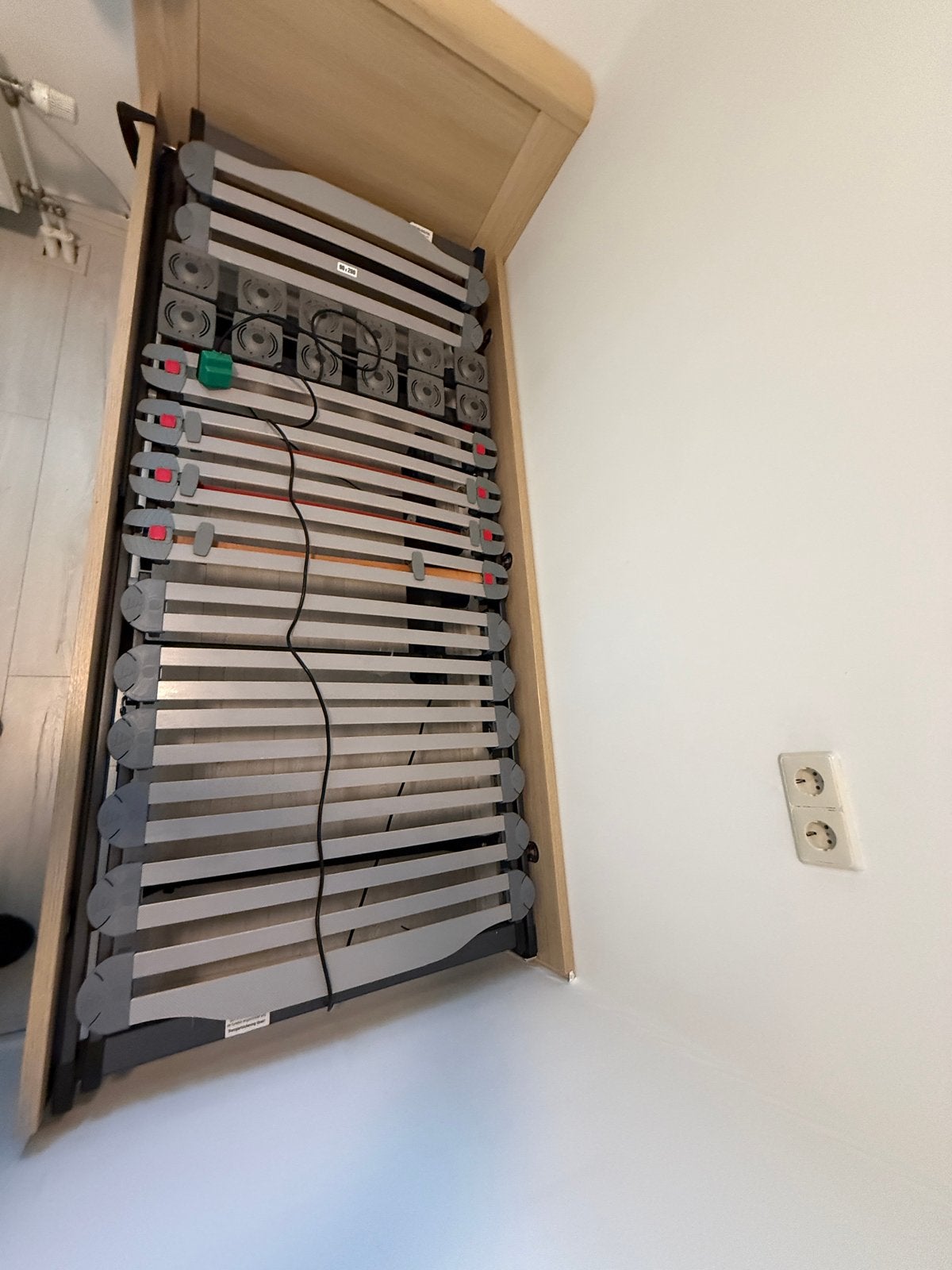 Seniorenbed met elektrische lattenbodem 90x200 cm, 90 cm, Eenpersoons, Beige, Ophalen of Verzenden
