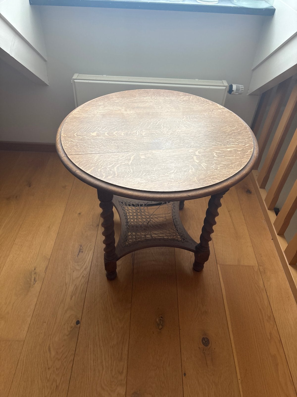 Antieke houten bijzettafel met gedraaide poten, Antiek en Kunst, Ophalen