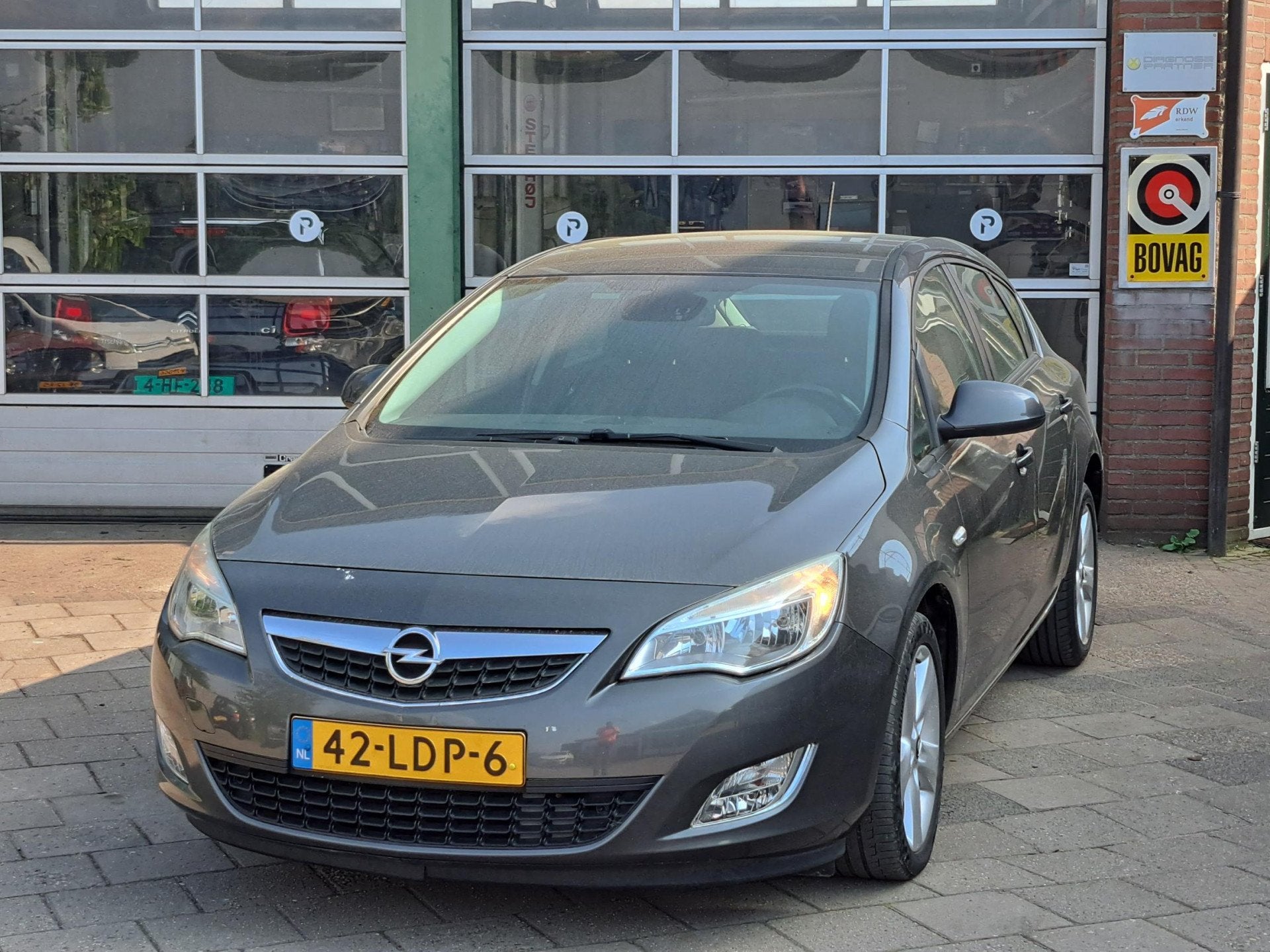 Opel Astra 1.6 Edition (bj 2010), Auto's, Voorwielaandrijving, Euro 5, Stof, 4 cilinders