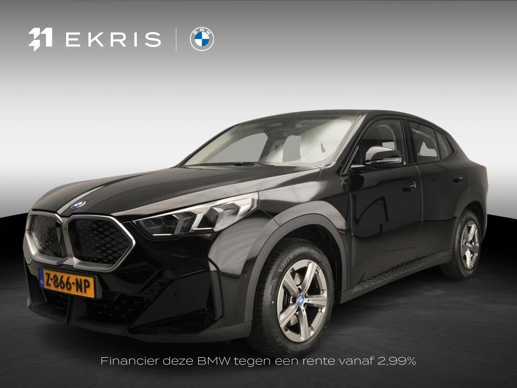 BMW iX2 eDrive20 | LED | Navigatie | Panoramadak | Sportstoe, Auto's, BMW, Dealer onderhouden, Parkeersensor, 750 kg, Met garantie (alle)