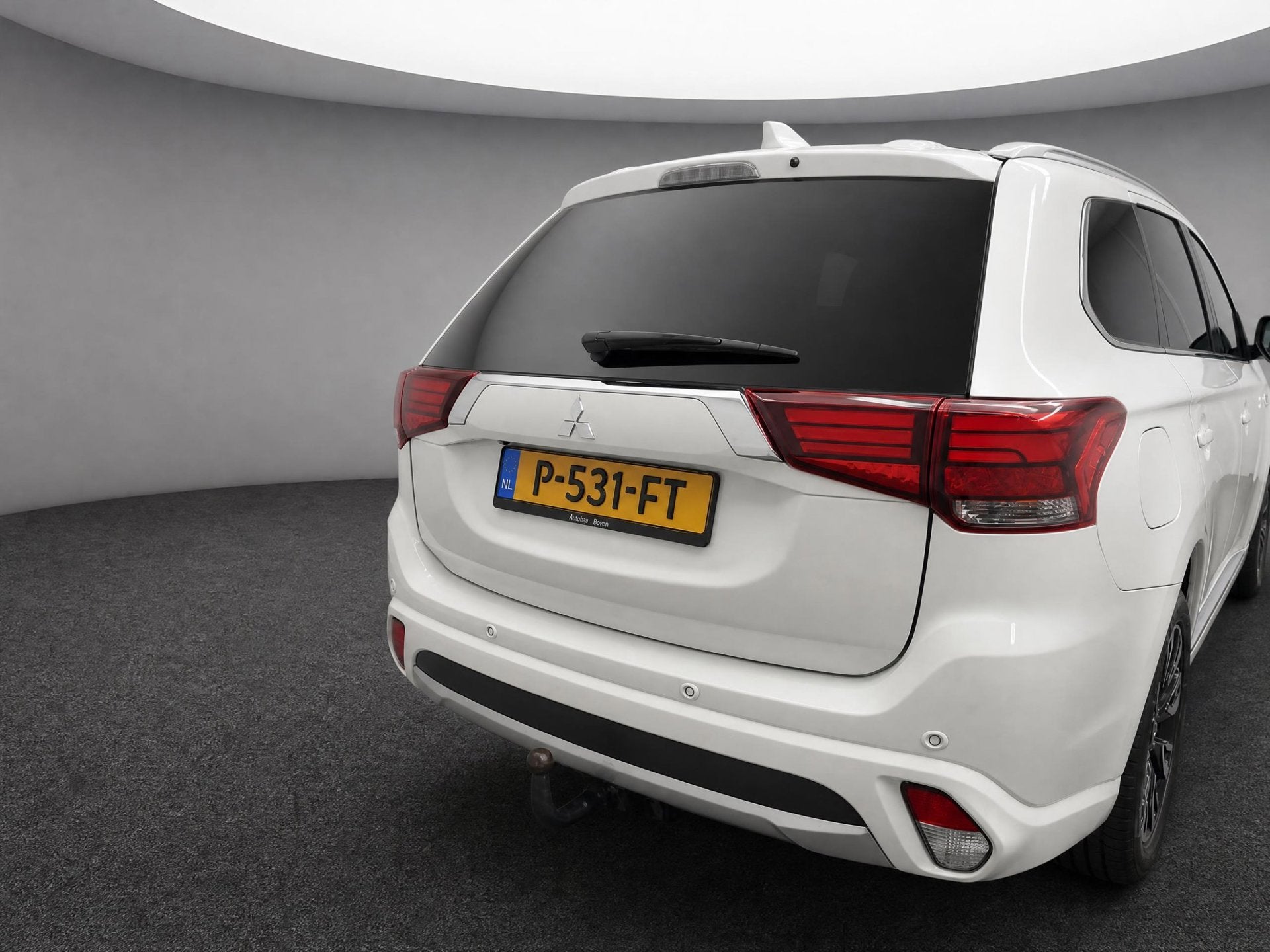 Foto 2 van Mitsubishi Outlander 2.0 PHEV instyle // TREKHAAK // LEDER /