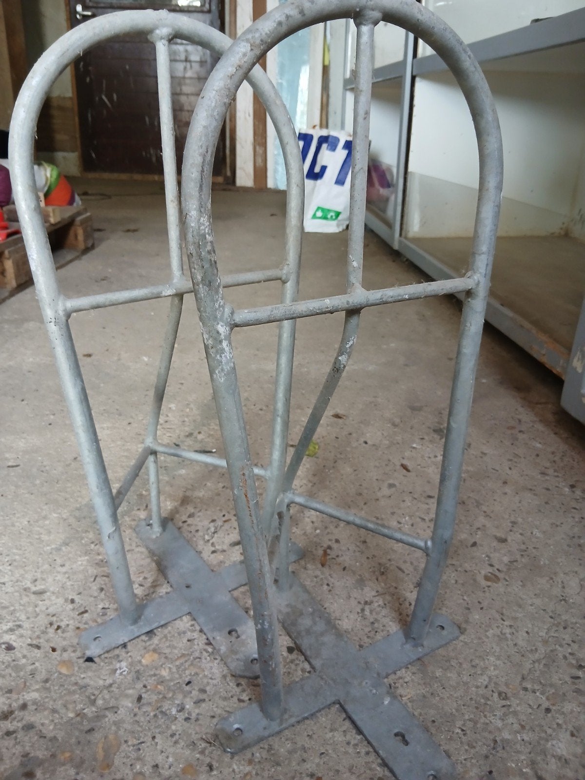 2 gegalvaniserde zadelsteunen, Ophalen of Verzenden, Nieuw