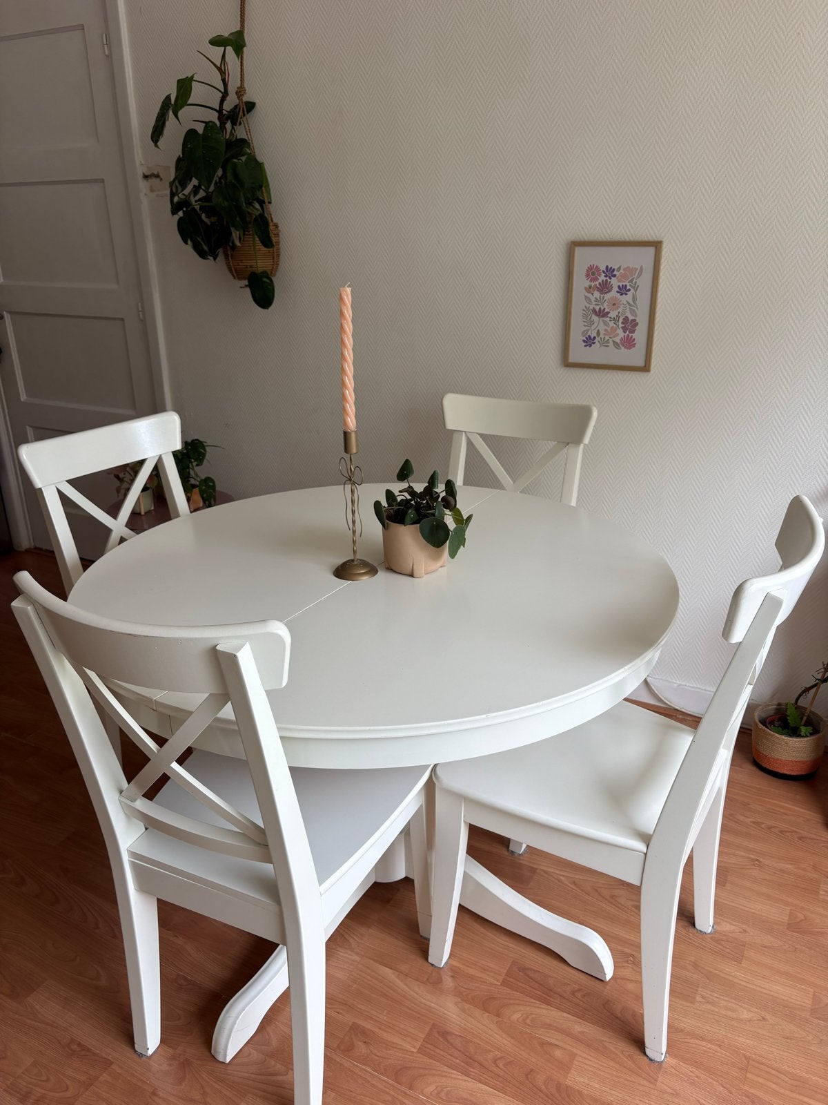 Uitschuifbare eettafel met 4 stoelen - wit, Huis en Inrichting, Tafels | Eettafels, Ophalen, Gebruikt, 100 tot 150 cm, 150 tot 200 cm